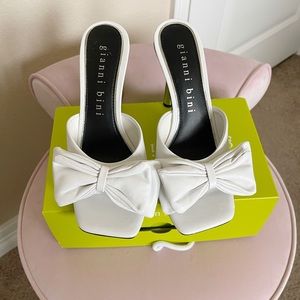 Gianni Bini White Bow Heels
